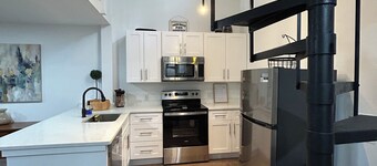 Cozy 1-Bedroom Loft Apartment in the Heart of Fort Myers!