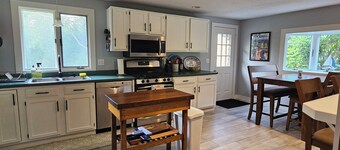 Two bedroom home minutes from beach, lighthouse, restaurants, and Monhegan Ferry