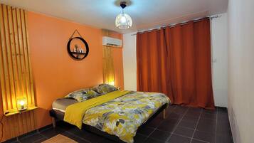 Comfort Condo, City View | Meja, ruang kerja komputer riba, seterika/papan seterika, Wi-fi percuma