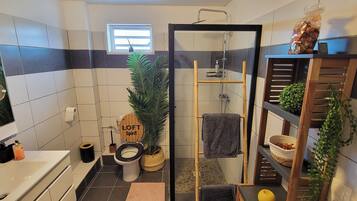 Comfort Condo, City View | Bilik Mandi | Pancuran mandi, kelengkapan dandanan diri percuma, tuala disediakan