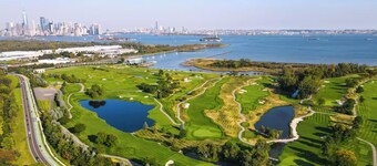 Luxury Townhome Steps to Train