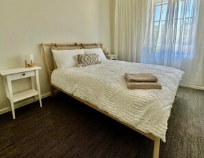 4 bedrooms, iron/ironing board, WiFi, bed sheets