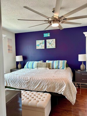 4 soverom, strykejern/-brett, wi-fi (inkludert) og sengetøy