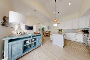 Fridge, microwave, stovetop, dishwasher - Beach Access, Private Hot Tub, Pet Friendly, Shared Pool (Port Aransas)