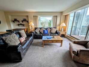 Exterior - Saints John 2531 (Keystone)