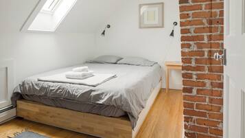 5 bedrooms, iron/ironing board, travel crib, free WiFi