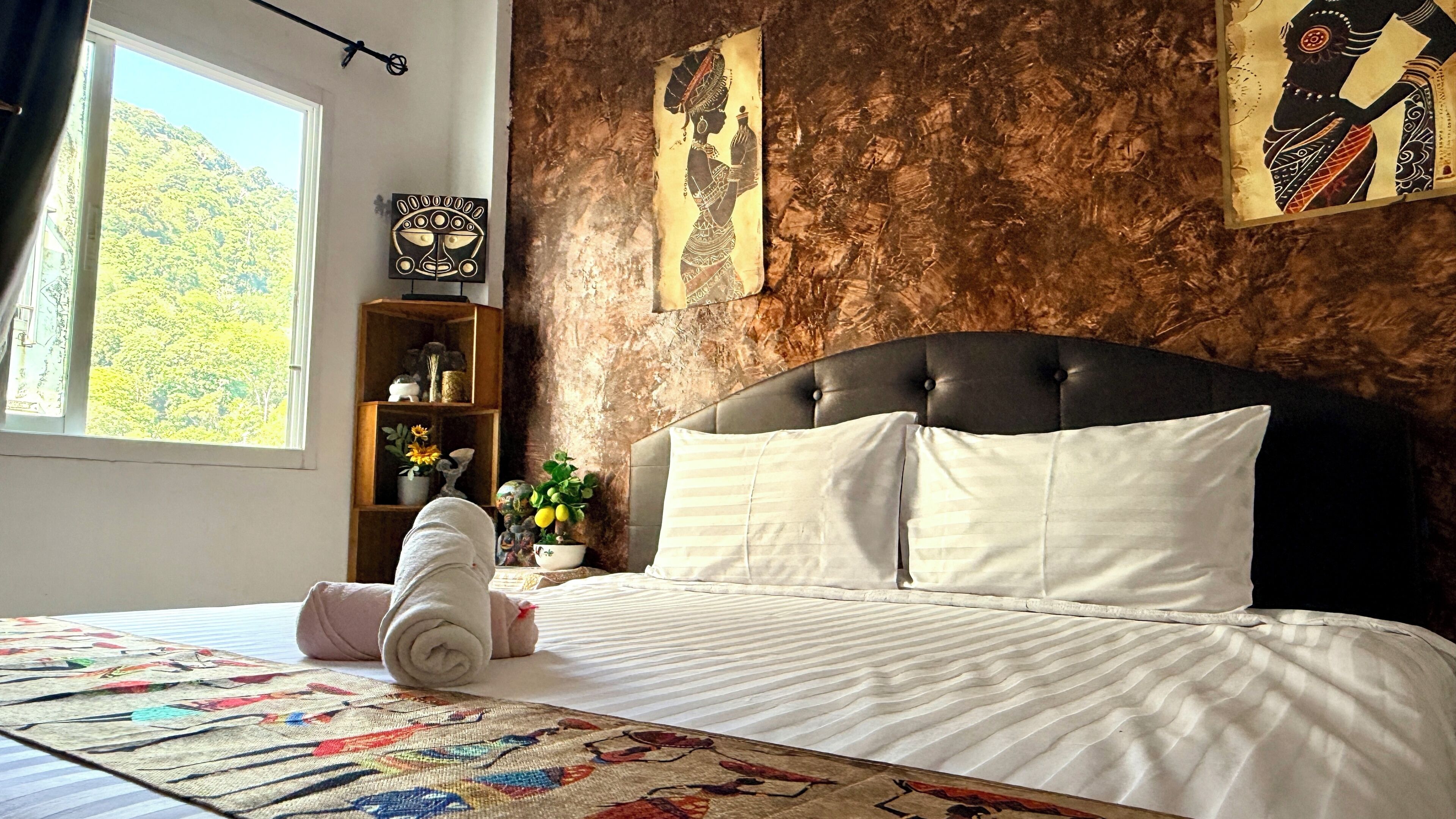 Desk, laptop workspace, free WiFi, bed sheets