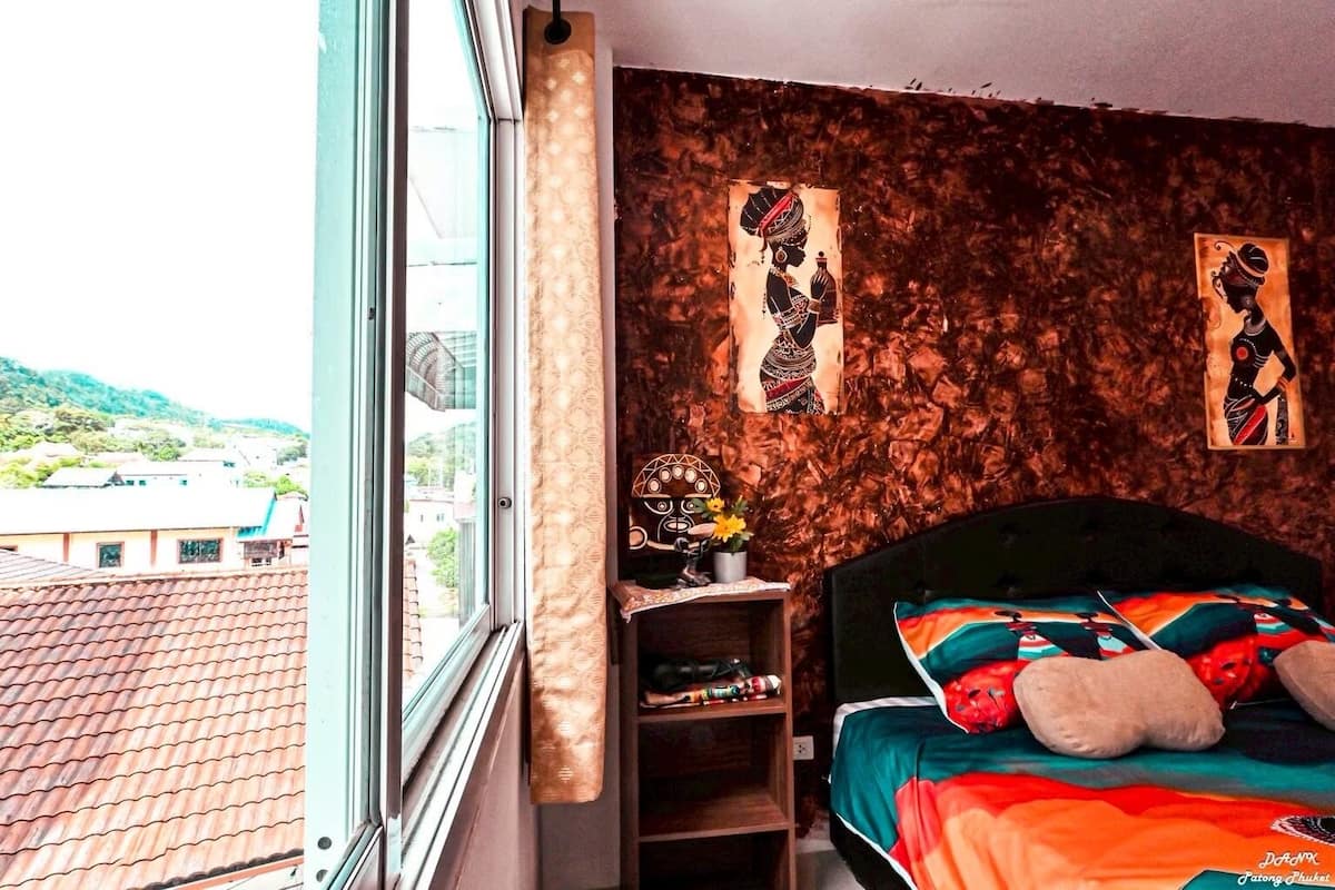 Phòng hạng Business | Bàn, khu vực làm việc phù hợp cho laptop