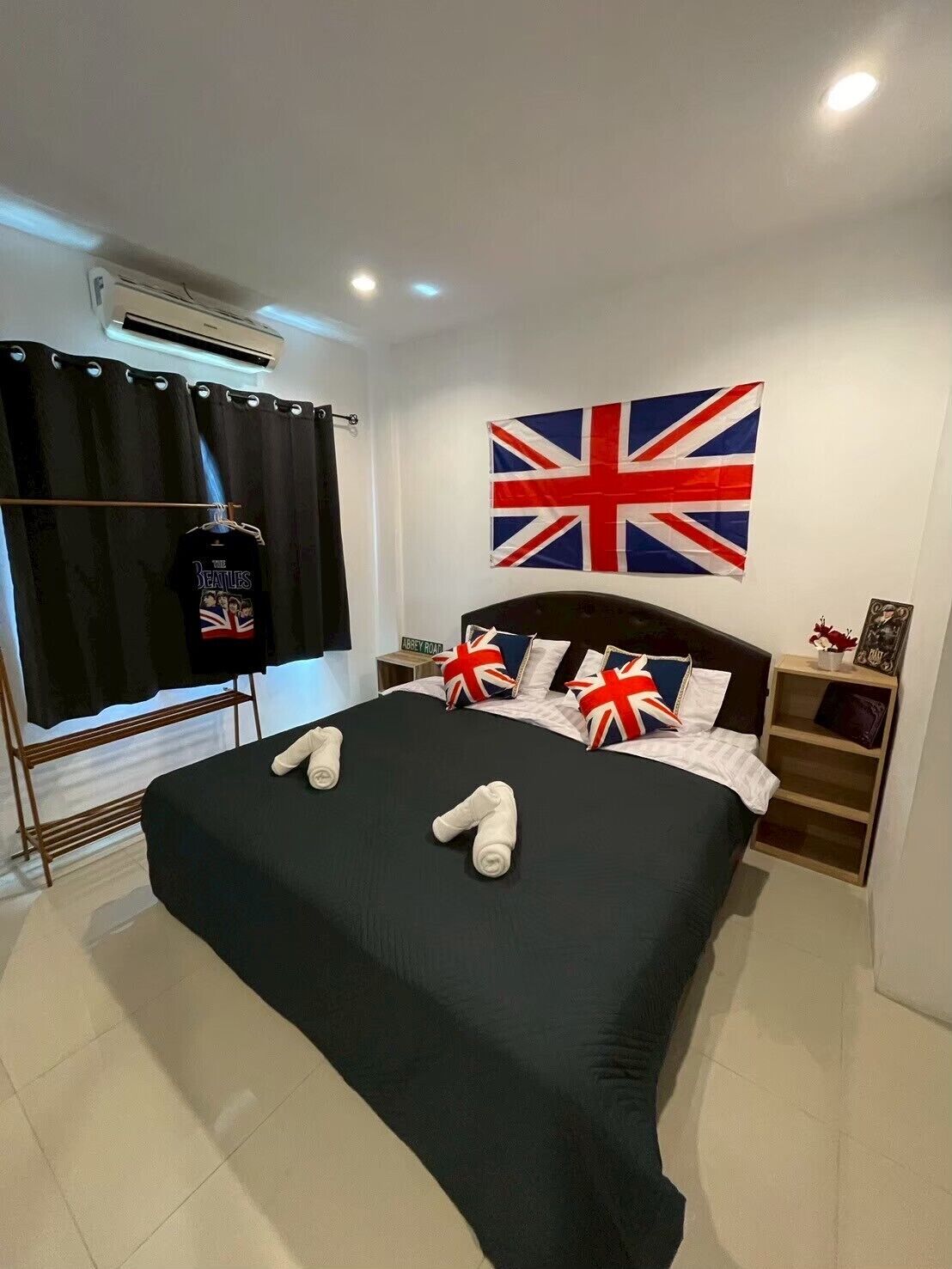 Business Room | Desk, laptop workspace, free WiFi, bed sheets