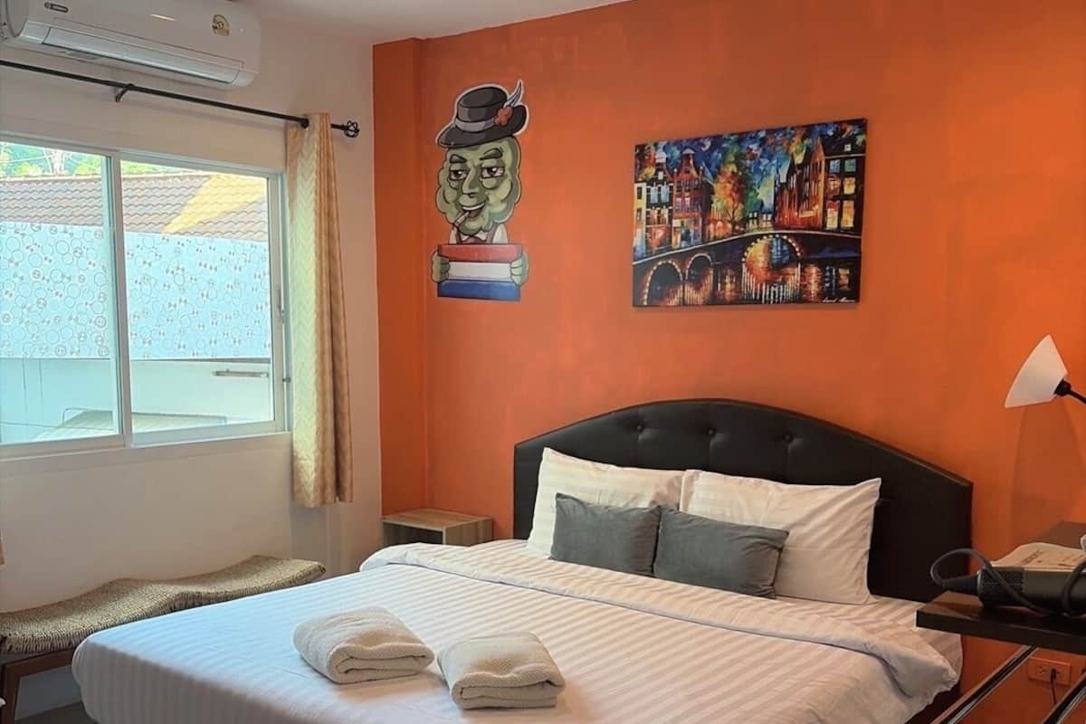 Phòng cơ bản | Bàn, khu vực làm việc phù hợp cho laptop