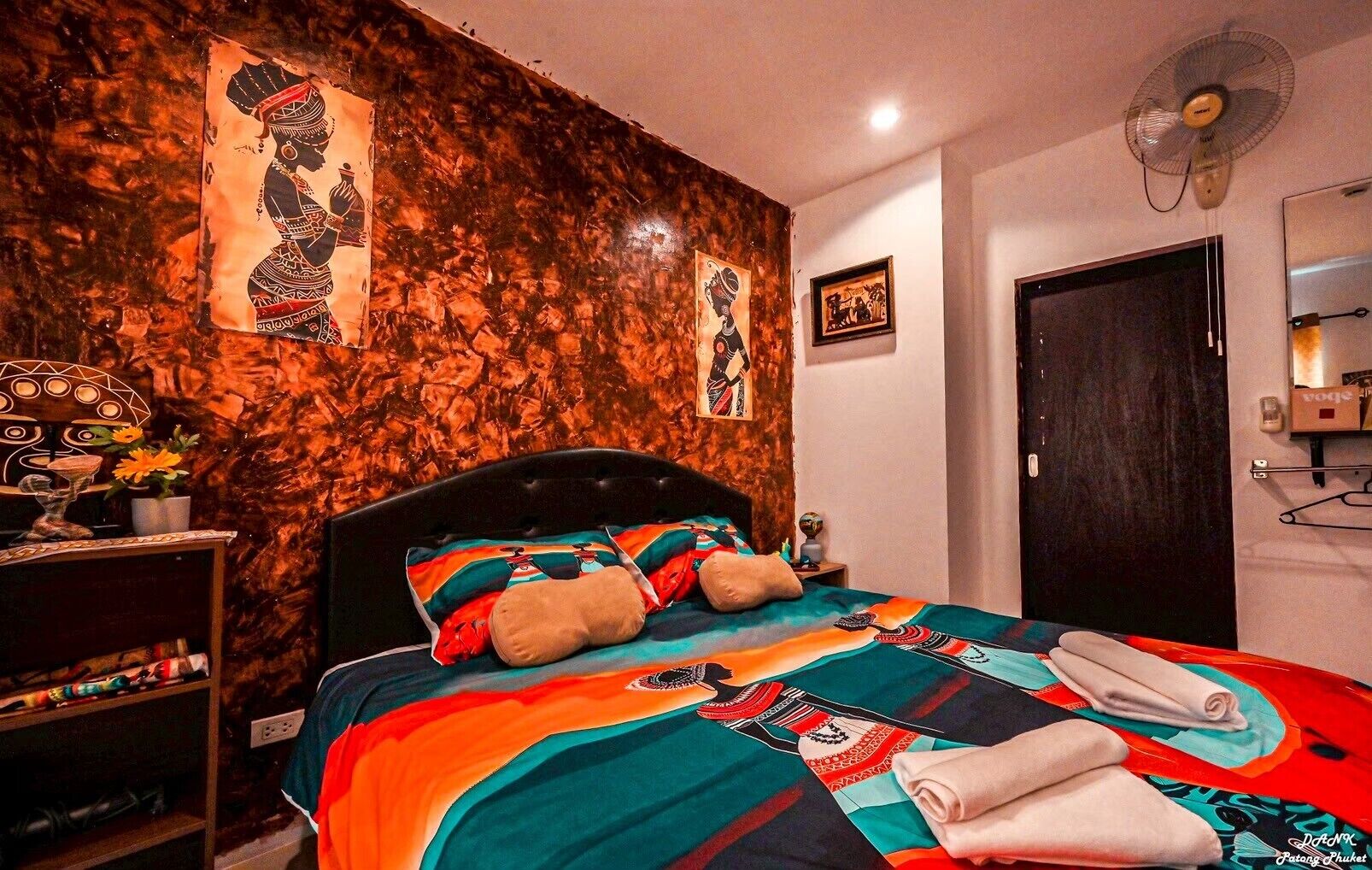 Desk, laptop workspace, free WiFi, bed sheets