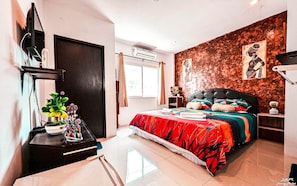 Habitació doble, balcó, vistes al turó | Escriptori, espai de treball apte per a portàtils i wifi gratuïta