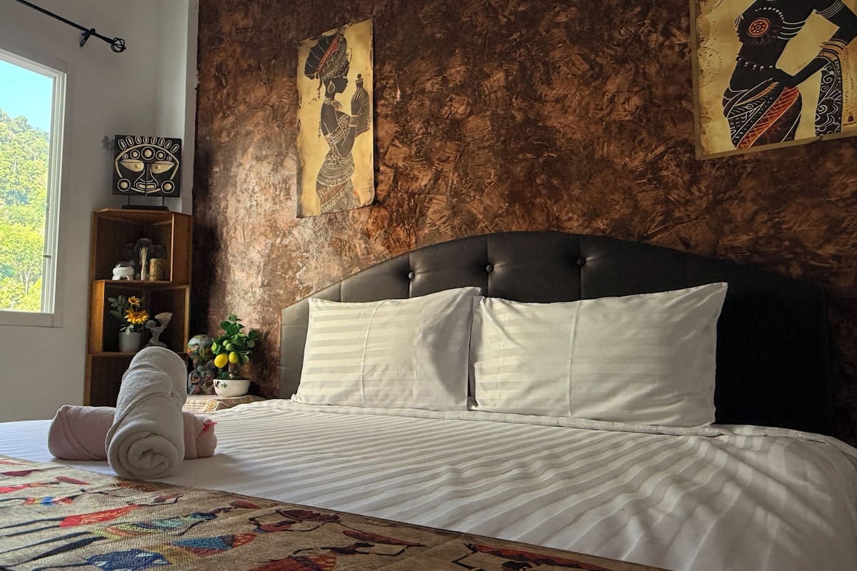 Business Room | Desk, laptop workspace, free WiFi, bed sheets