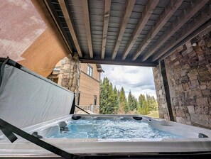 Exterior - Alcove 76 (Keystone)