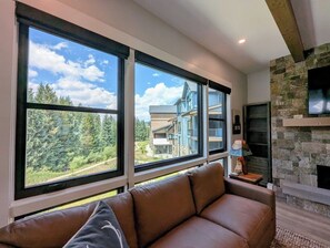 Exterior - Alcove 76 (Keystone)