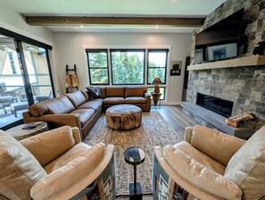 Exterior - Alcove 76 (Keystone)