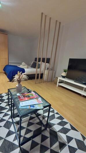 Iron/ironing board, WiFi, bed sheets