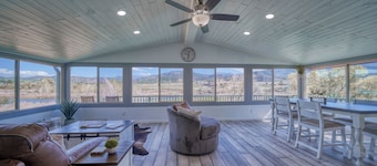 River Place Retreat- Perfect Retreat for Large Groups or Families