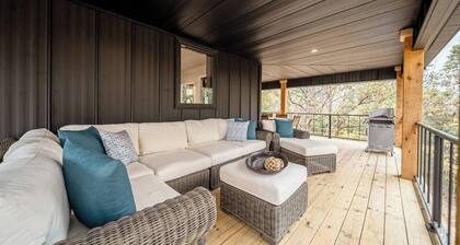 Refuge Ridge - A Modern 3-bedroom Cabin overlooking beautiful Norfork Lake