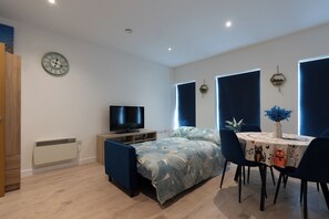 1 chambre, fer et planche à repasser, Wi-Fi, draps fournis