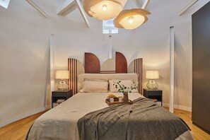 Tabla de planchar con plancha, wifi y ropa de cama 