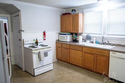 3-bedroom house in charming Martinsburg with AC, WiFi. Enjoy your stay