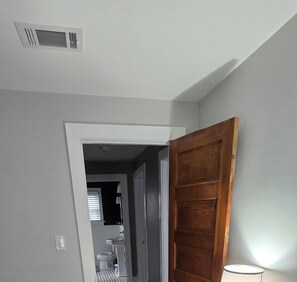 3 habitaciones, escritorio, tabla de planchar con plancha y wifi gratis 