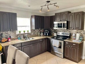 Fridge, microwave, oven, stovetop - The Blessed Nest (Eagle Pass)