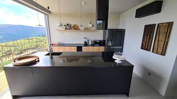 Mikrobølgeovn, ovn, kogeplade, opvaskemaskine