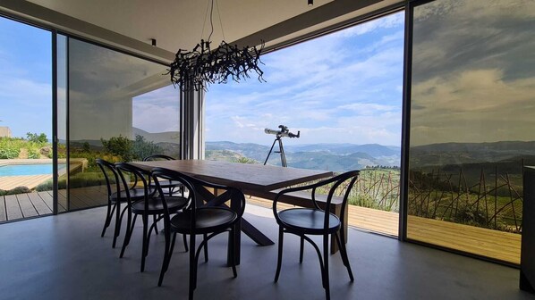 Dining - Villa w/ Magical Views of the Douro River Valley, Enjoy Wine Tours & Fine Dining (Provesende)