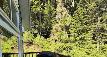 Peaceful, private 1-bedroom + loft bedroom home nestled in the forest.