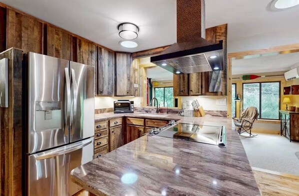 Fridge, microwave, oven, coffee/tea maker