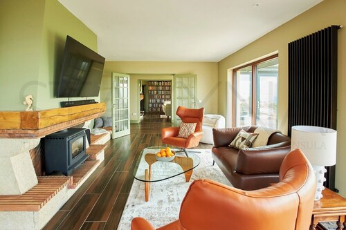 Maharee Lodge, stunning holiday home