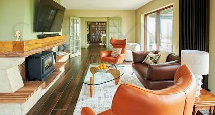 Maharee Lodge, stunning holiday home