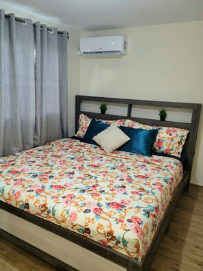 2 bedrooms, iron/ironing board, free WiFi, bed sheets