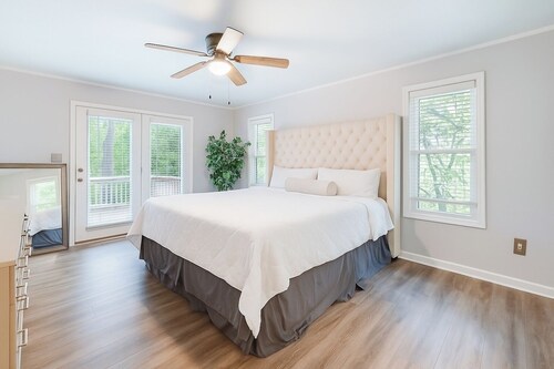 VA Riverfront 4BR | Dock + Kayaks + Games