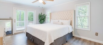 VA Riverfront 4BR | Dock + Kayaks + Games