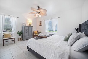 2 chambres, fer et planche à repasser, Wi-Fi, draps fournis