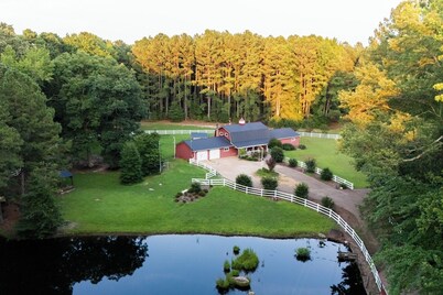 Pet-Friendly 3BR Lake House w/ Pier and Firepit