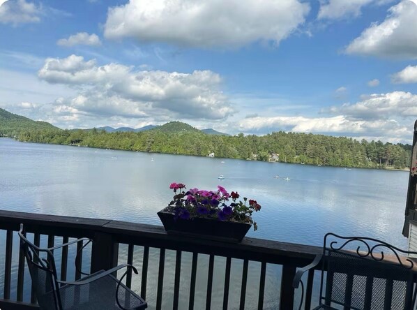 Property grounds - 2-bedroom apartment on Main Street with lakeside view (Lake Placid)
