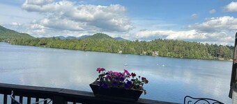 Heart of the Village: Steps to Mirror Lake & Main St