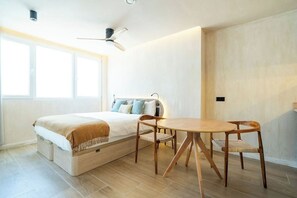 Iron/ironing board, free WiFi, bed sheets