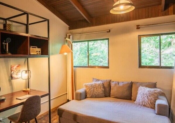 Phòng Suite Deluxe | Chăn bông, truy cập Internet không dây miễn phí, bộ trải giường 