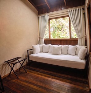 Deluxe Suite | Down comforters, free WiFi, bed sheets - Off the Grid Monteverde (Monteverde)