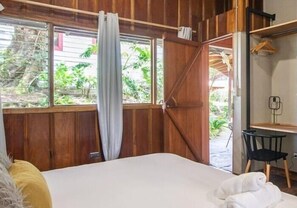 高级双人房 | 羽绒被、免费 WiFi、床单