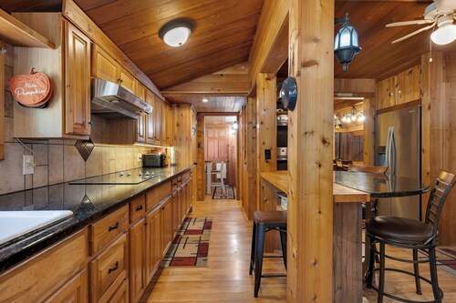 Pet-friendly 3BR Lake House Firepit + Pier