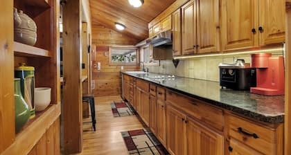 Pet-friendly 3BR Lake House Firepit + Pier