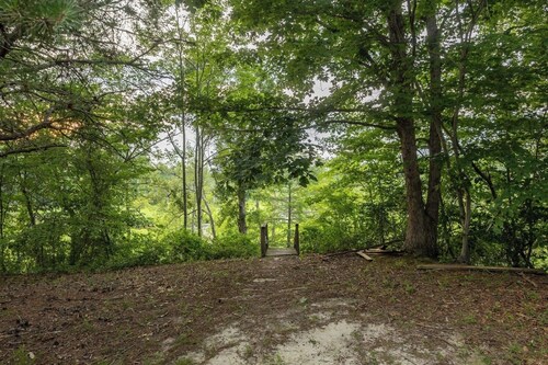 Spacious 4BR Getaway w/ Games, Pier & Firepit