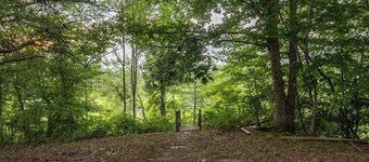 Spacious 4BR Getaway w/ Games, Pier & Firepit