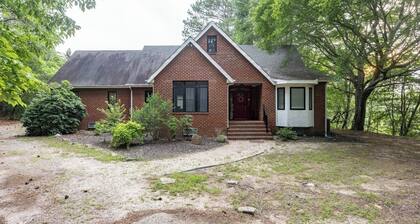Spacious 4BR Getaway w/ Games, Pier & Firepit